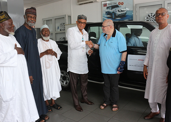 Mr. Jalal Kalmoni (2nd Right) leads Japan Motors team to hand over keys to the vehicle to Dr. Mustapha Hamid